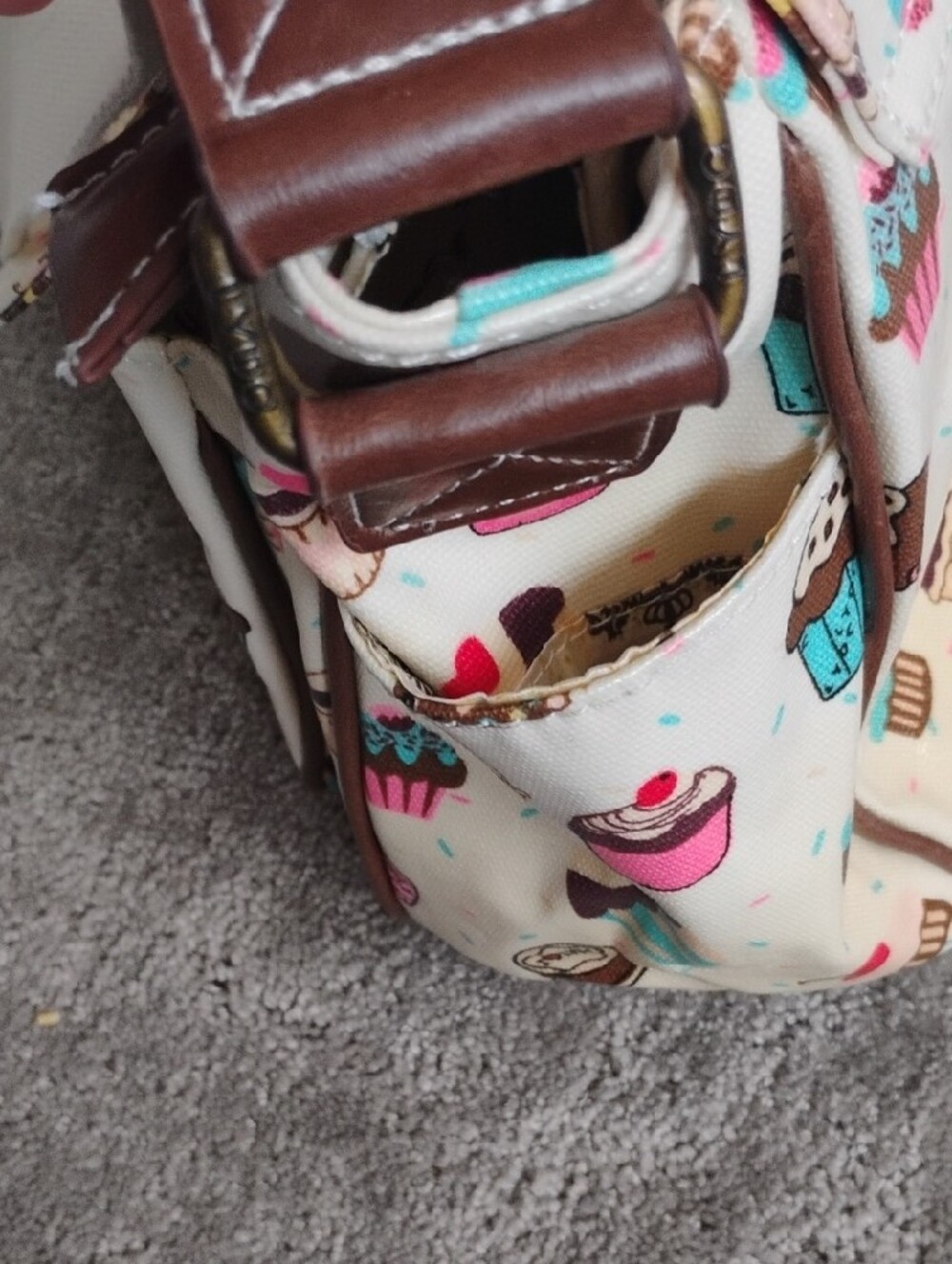 Cupcake Print Crossbody Bag in Cream. LYDC/London brand. Good Condition - Picture 7 of 10